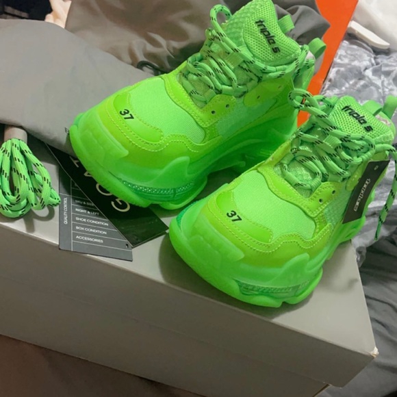 Balenciaga Shoes - I wore them for 45 minutes, don’t fit as they should .